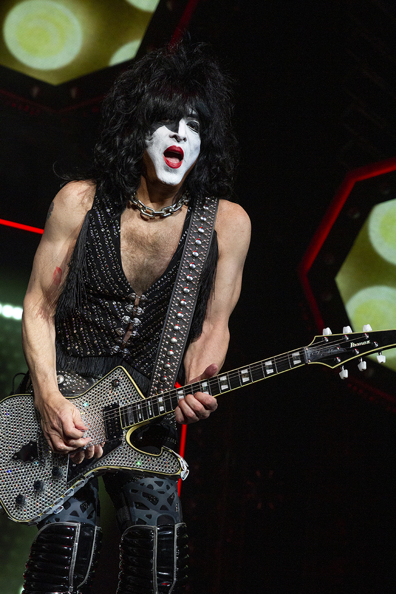 kiss & david lee roth fire up the twin cities on end of the road